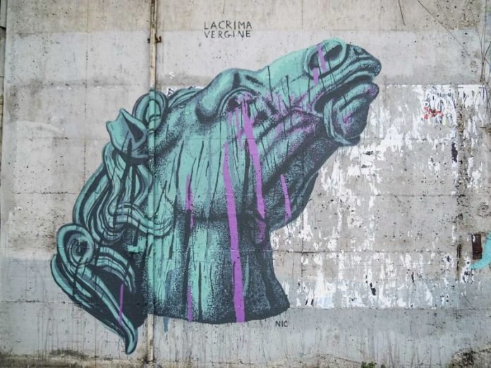 Per I Art Madonie una testa di cavallo su un muro come esempio di arte urbana