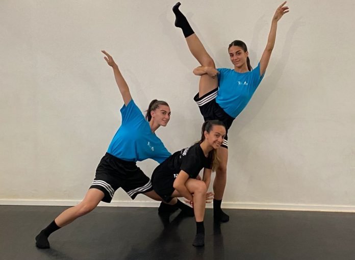 Danzatrici siciliane all'Ecole de danse contemporain di Parigi