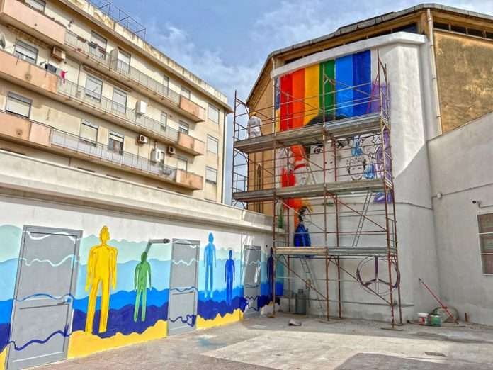 Hub Space creato a Marsala con murales colorati