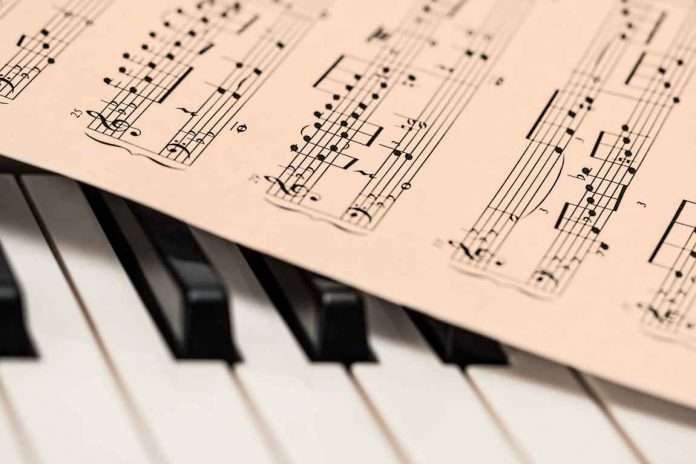 pianoforte e pentagramma - scintille d'amore