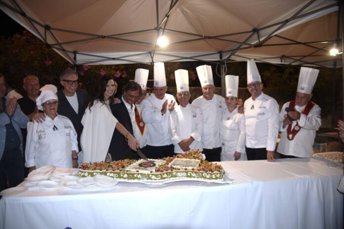 L'assessore Debora Ciaccio, il sindaco Gaspare Viola e gli chef al Festival del Gattopardo