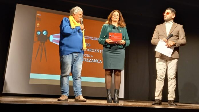 Daniela Pupella premiata da Angelo Butera