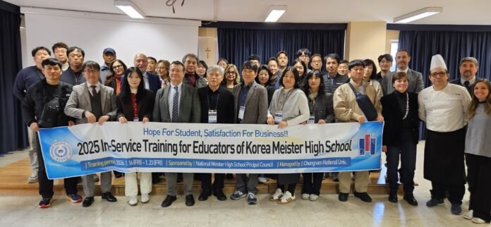 Il direttore generale dell'Usr Sicilia, Filippo Serra (quarto da sinistra in prima fila)