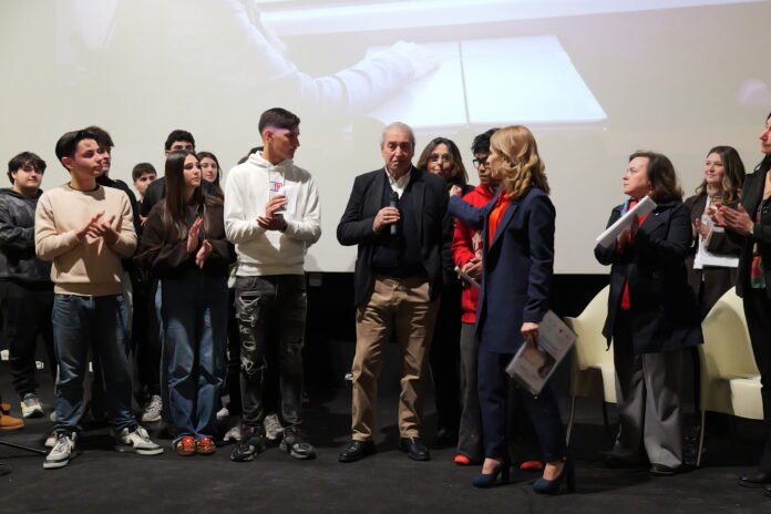 Maurizio Papadia premia i vincitori