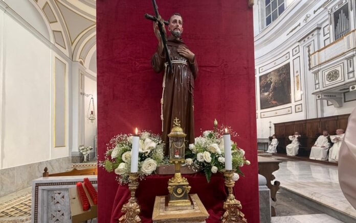 San Francesco con reliquia
