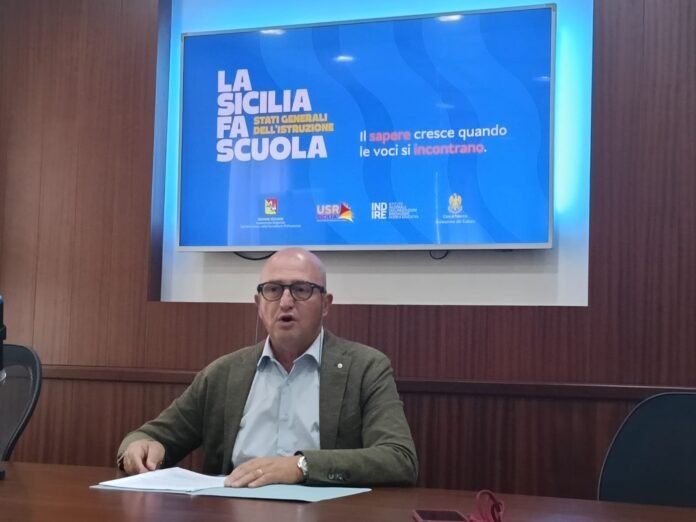 L'assessore regionale all'istruzione Mimmo Turano