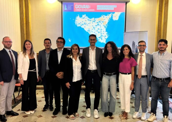Da sx: Francesco Barone, Roberta Iacono, Pietro Crimi, Mario Emanuele Alvano, Carmela Daidone, Simone Digrandi, Mariagrazia Pulvirenti, Francesca Leone, Giuseppe Gallo, Alessandro Galbo